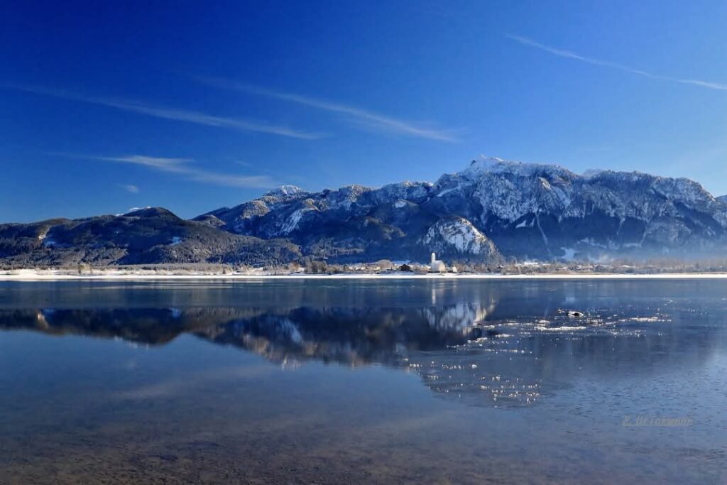 Forggensee Winter - die Wasseroberfläche ist leicht gefroren